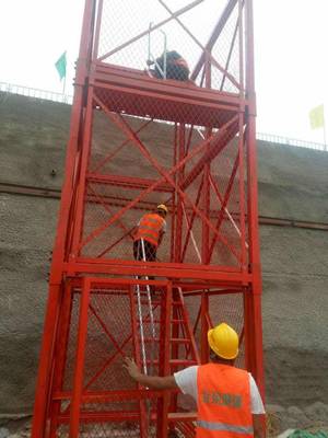 春泉生产防护梯笼地铁施工防护梯笼